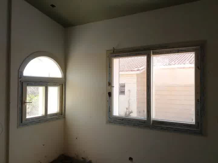 نافذتان يو بي في سي ، نظام الفتح منزلق جرار