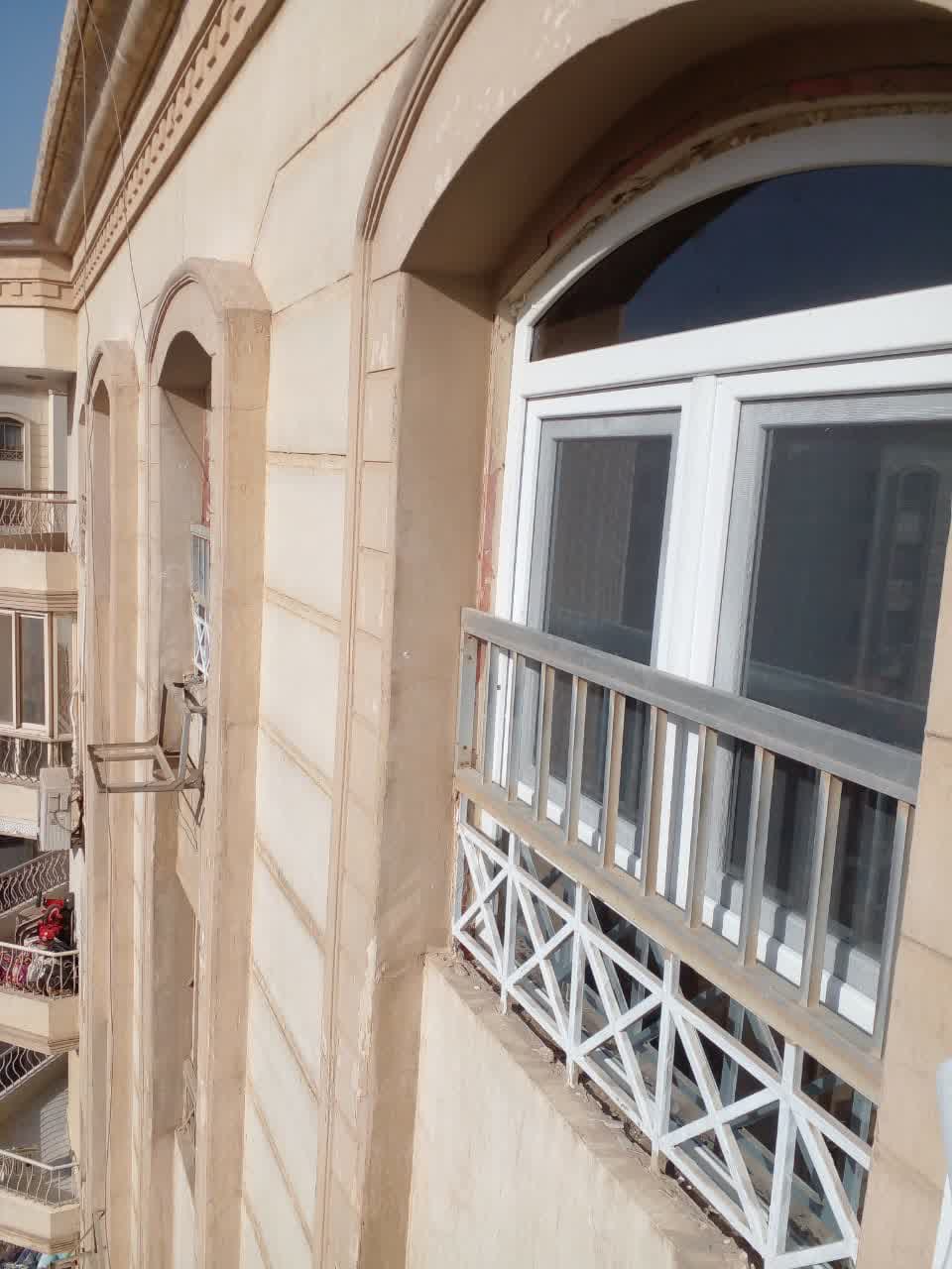 شباك يو بي في سي آرش مفصلي به درفتين