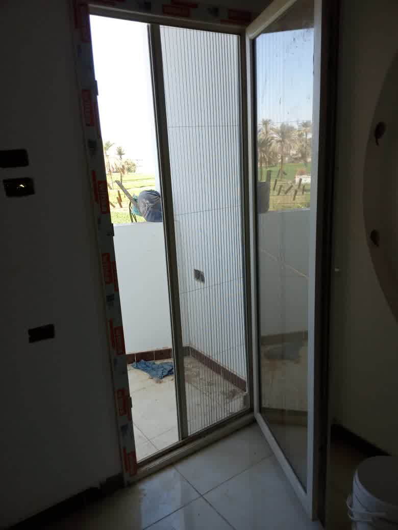 باب بلكونة درفة واحدة مع سلك بليسيه