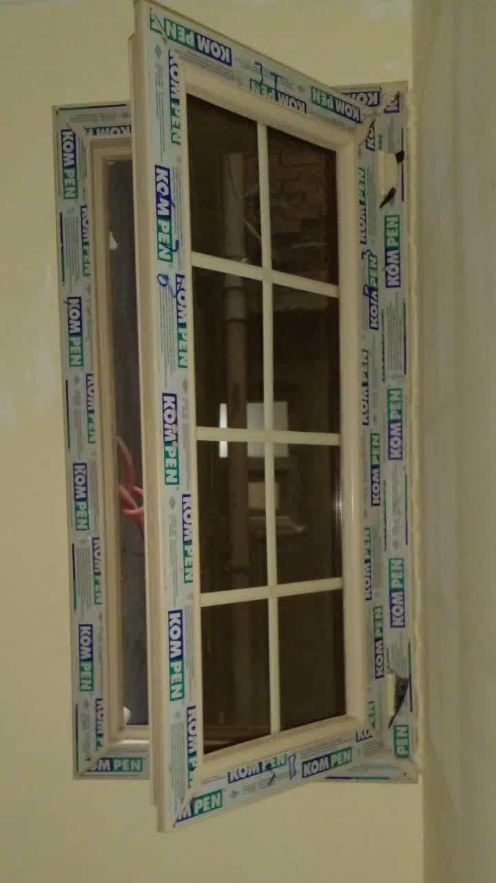 شباك مفصلي درفة واحدة قطاع كومبن يو بي في سي