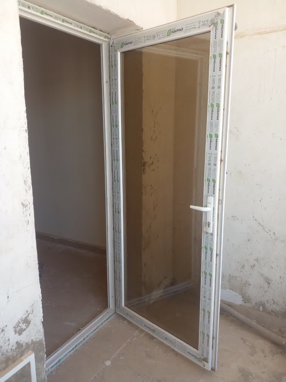 باب مفصلي مفتوح قطاع إيمابن يو بي في سي