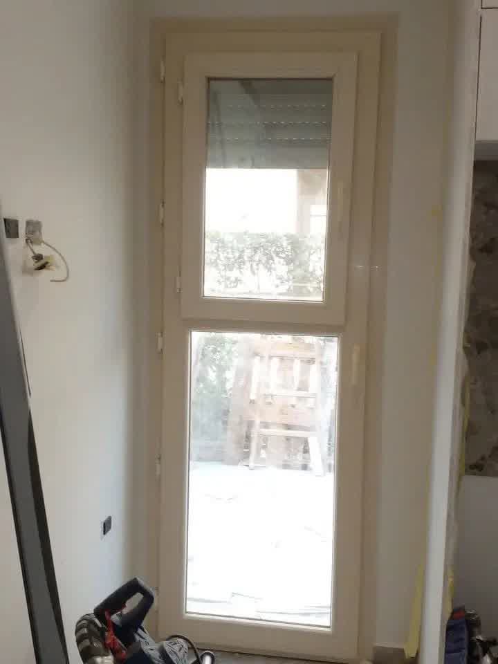 باب يو بي في سي مفصلي درفة داخل درفة مع شتر خارجي (شيش حصيرة)