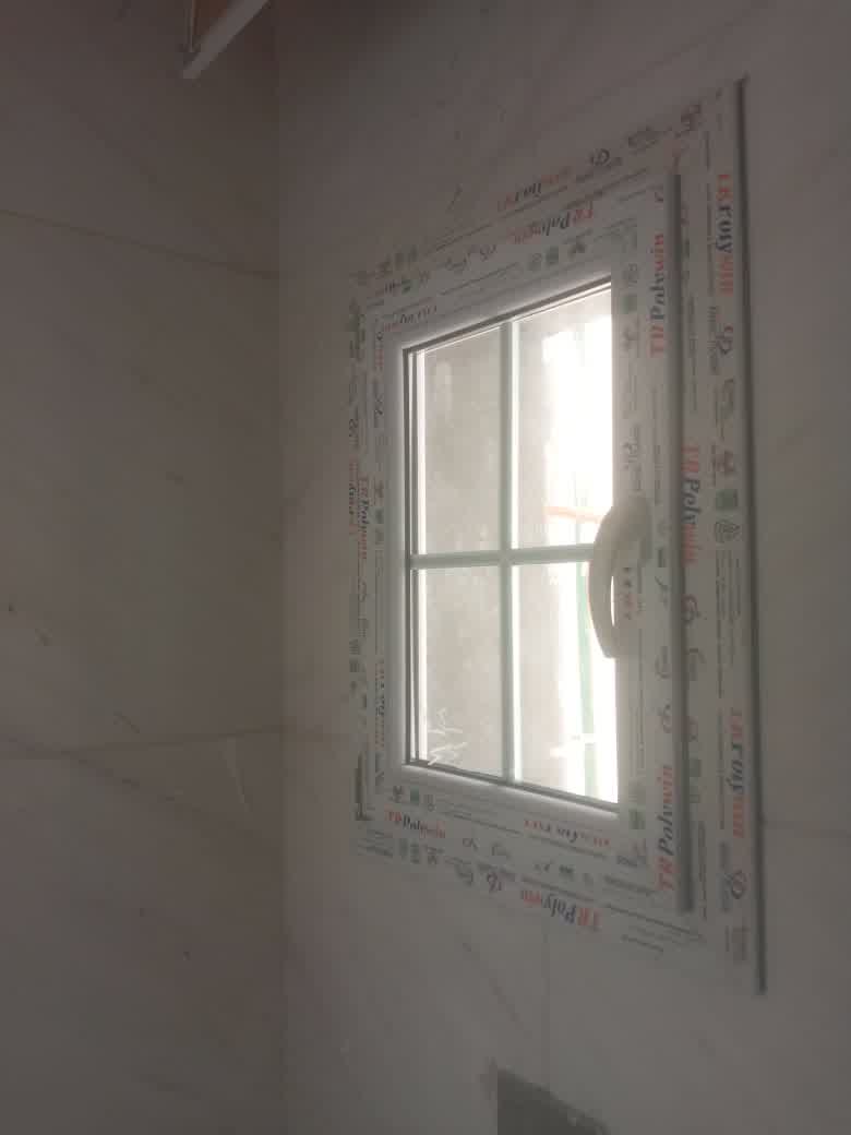 شباك يو بي في سي يفتح مفصلي